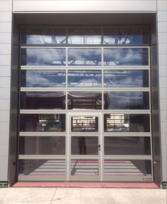 Porte sezionali in alluminio resistenti al vento Moderna porta sezionale sopraelevata a vista completa Porta da garage in vetro isolante liscio