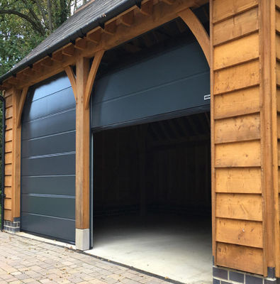Porta di garage isolante sezionale in alluminio con pannello di 80 mm piatto o contornato