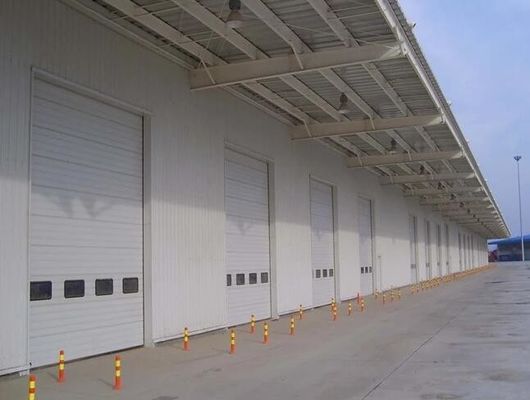 Piastra d'acciaio a doppio strato per porta sezionale industriale ad alta sostenibilità Porta isolata economica di grandi dimensioni all'ingrosso