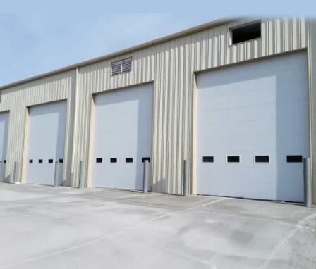Porte sezionali d'acciaio galvanizzate del garage, larghezza sezionale commerciale delle porte 420mm-530mm