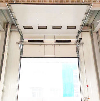 Le porte sezionali sopraelevate commerciali hanno isolato il garage automatico del metallo verticale elettrico