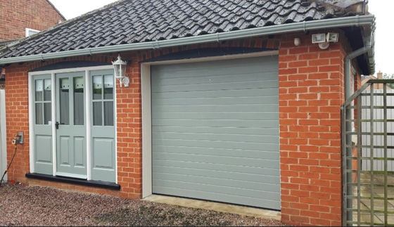 Efficienza ad alta resistenza isolata di sicurezza delle porte sezionali del garage della caserma dei pompieri