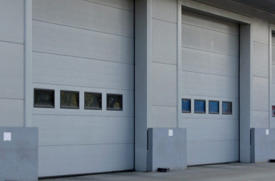L'alluminio ha isolato il garage residenziale moderno di spessore 2.0mm di sicurezza delle porte sezionali e la porta sezionale isolata