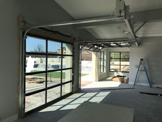 Verticale di alluminio della porta del garage della struttura del pannello di vetro trasparente/apertura orizzontale