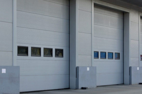 Porta a cielo aperto sezionale con acciaio inossidabile customizabile e rivestito in polvere