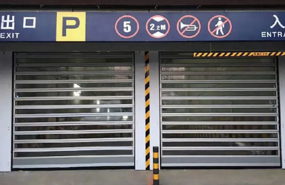 Porta a spirale trasparente in alluminio ad alta velocità Efficienza di sicurezza per luoghi di lavoro occupati Isolato termico industriale