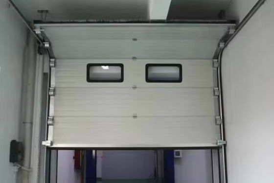 Porte a sezione con maniglia chiudibile e design resistente al vento