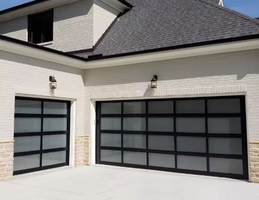 Porta sezionale in alluminio di sicurezza con eccellente superficie rivestita di polvere isolante in bianco/marrone/grigio/nero