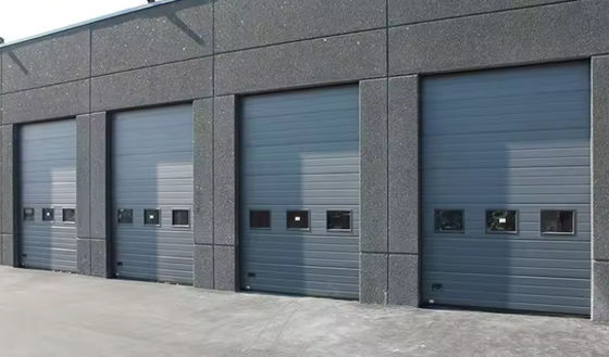 Porte sezionali isolanti in acciaio con isolamento in schiuma di poliuretano per garage belle stile sicurezza