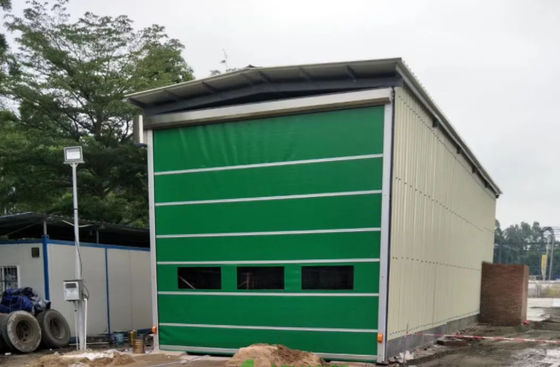 Porta a rulli veloci di sicurezza moderna con isolamento termico per una maggiore sicurezza