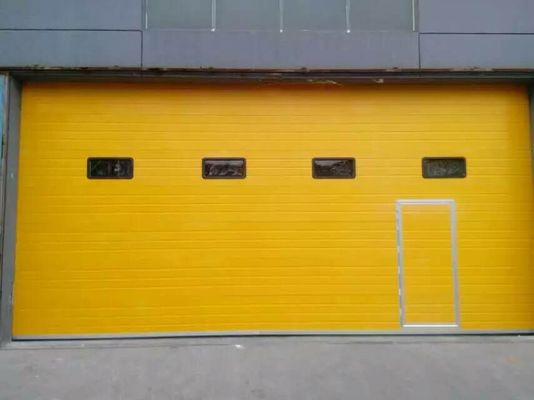 Porte a sezione bianche a copertura di polvere con caratteristiche di sicurezza