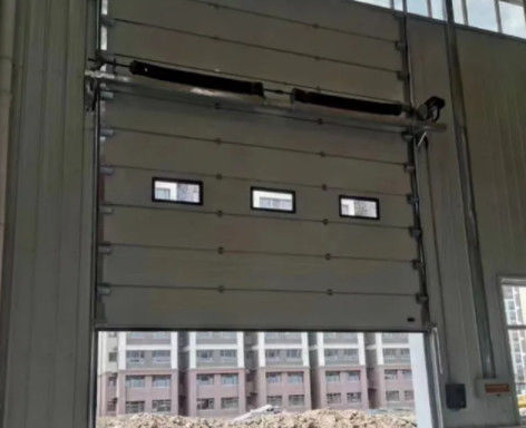 Porte isolanti a sezione rivestite in polvere