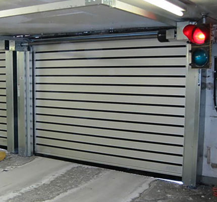 Porta a spirale ad alta velocità con controllo PLC per una maggiore efficienza