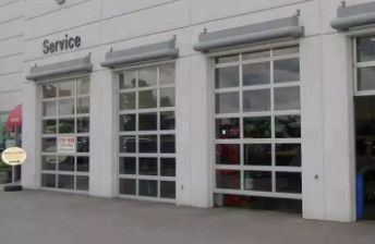 Porta di garage in alluminio con doppio vetro