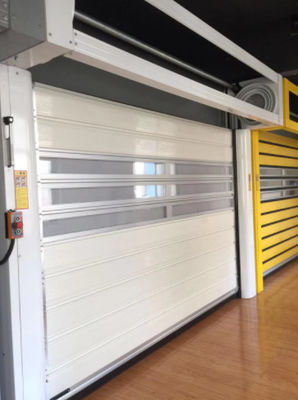 Porte di garage isolate con schiuma di poliuretano, insonorizzate e termicamente isolate