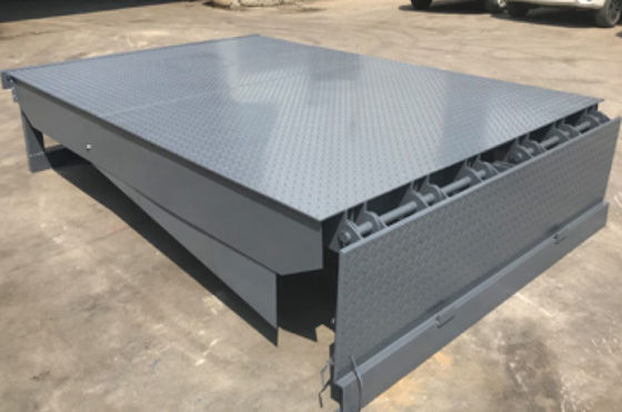 Dock Door Levelers Workshop Automatic Dock Plate 25000-40000LBS Design sicuro con altezza del ponte personalizzabile e barre di sicurezza