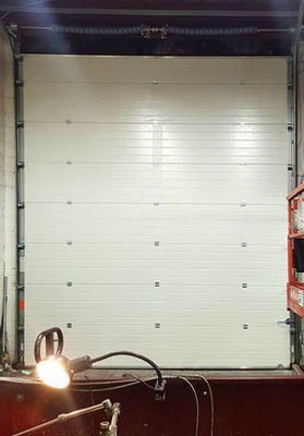Porta a cielo aperto sezionale di soglia in alluminio spessore 50 mm-80 mm isolato flap isolato personalizzato pannello di sollevamento verticale utilizzato
