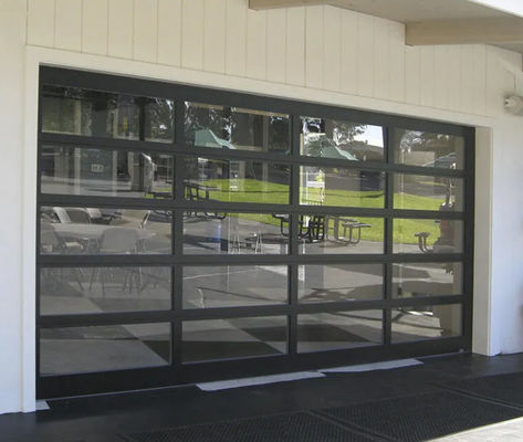Alta sicurezza Tipo di apertura manuale o automatico Idroreflessibilità Classe 3 Vetro trasparente Porta di garage sezionale Moderna Operazione intelligente personalizzata Porta di garage