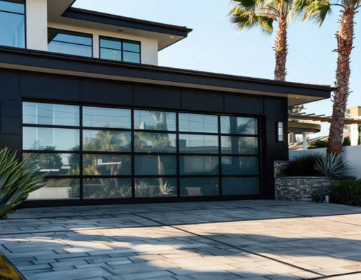 Moderno stile di design resistenza all'acqua classe 3 vetro trasparente porta di garage sezionale con isolamento acustico
