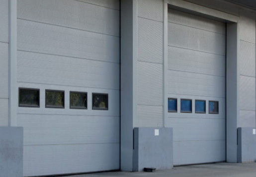 Stazione antincendio Commerciale Porte a sezione a cielo aperto Serratura di alta sicurezza Porte a sezione in acciaio a forma automatica