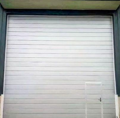 50 mm-80 mm Spessore Isolato Portone di garage sezionale Commerciale Ventilazione opzionale Finitura rivestita in polvere