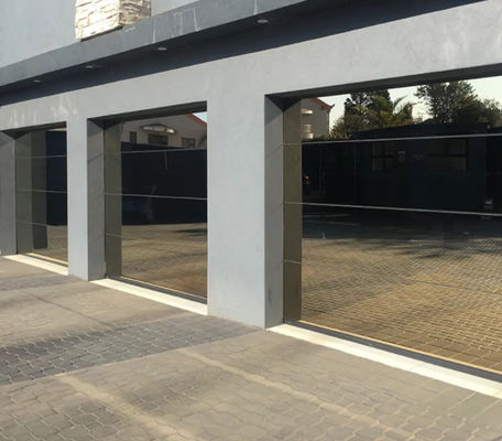 Porta di garage di vetro a doppio vetro commerciale su misura con resistenza all'acqua di classe 3 e manuale o automatica