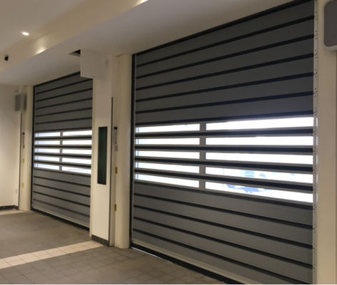 Porta a spirale di alta velocità trasparente in alluminio sicuro con sistema di sicurezza con sensore fotoelettrico e permeabilità all'aria ≤ 2,0 m3/ M2.s