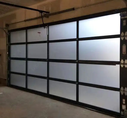 Vista completa Porta di garage sezionale Personalizza resistenza all'acqua Classe 3 Legatura di alluminio trasparente