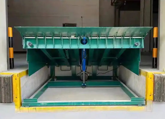 Meccanico Dock Door Levelers Workshop Automatic Dock Plate 25000-40000LBS Sicuro