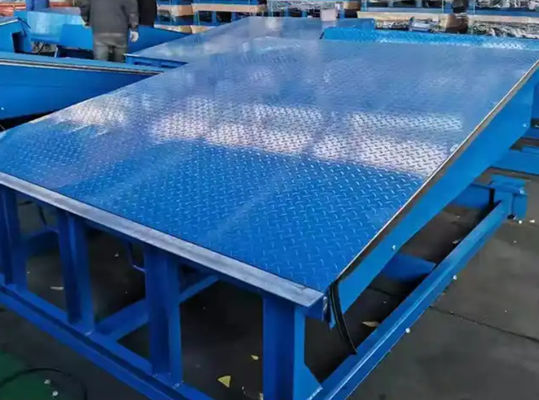 Livellatori per porte a banchina elettrici Officina Piastra automatica per banchina 25000-40000 libbre Design sicuro per un carico sicuro Cilindro di carico meccanico automatico in acciaio Rampa di banchina idraulica livellatrice