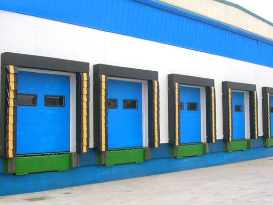 Sistema di carico industriale regolabile con rivestimento in acciaio zincato per camion di diverse dimensioni