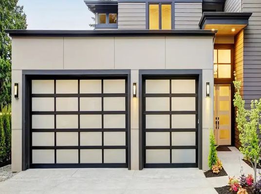 Personalizzato su ordinazione resistenza all'acqua Classe 3 Porta di garage trasparente Porta di garage sezionale di vetro Ottima opzione di isolamento
