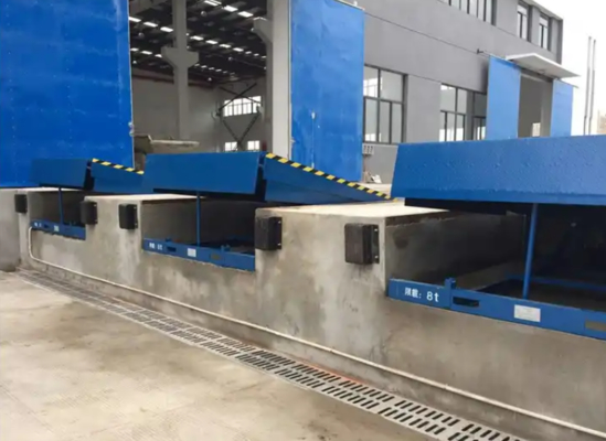 Controllo remoto portatile Tavolo di ascensore logistico economico Fissa Contenitore idraulico Dock Door Levelers Workshop Ramp automatica Electric Leveler