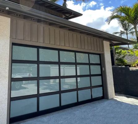 Acque resistenti classe 3 vetro trasparente eccellente resistenza al vento industriale a cielo aperto porta di garage sezionale robusta con manuale o automatico