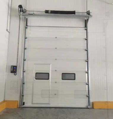 Porte sopraelevate sezionali di soglia in vinile spessore 50 mm-80 mm Nuova porta termica isolante industriale automatica sicura per officine porta del garage