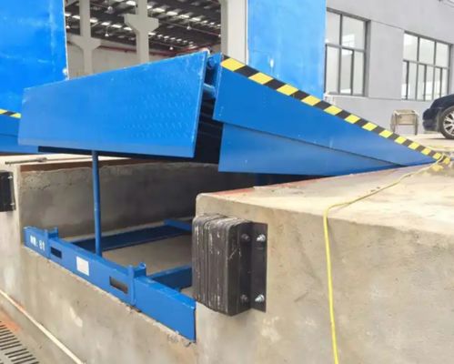 Laboratorio Automatico all'ingrosso Prezzo di fabbrica fisso Piattaforma idraulica di livellamento 8-15 tonnellate Piattaforma di sollevamento di rampa di stazione di carico piattaforma di carico piattaforma di livellamento