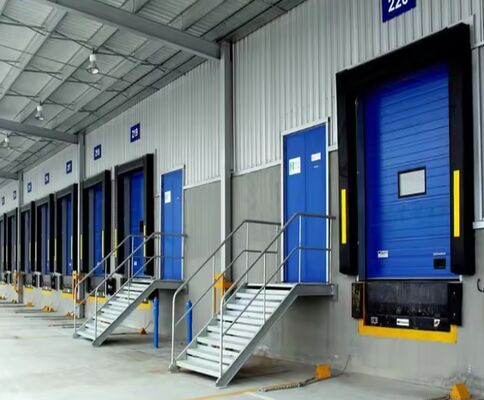 Riparo per banchina con sistema di carico regolabile ad alta durata, costruito per applicazioni industriali, fabbrica di tecnologia Wuxi, riparo gonfiabile per banchina di container