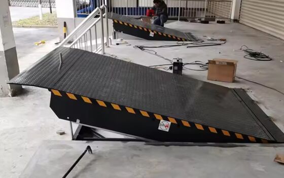 8T / 10T Capacità tonnellate idrauliche Magazzino Piattaforma personalizzabile Dimensione laboratorio Dock automatico Piastra Dock porta livellatori 25000-40000LBS Design sicuro