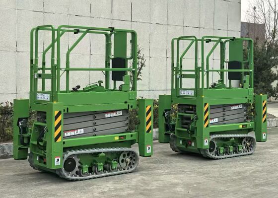 Ascensore per operai aerei piattaforma di ascensore elettrica alimentata da batterie 1.5 KW Potenza motore ottimizzata per la costruzione e la manutenzione