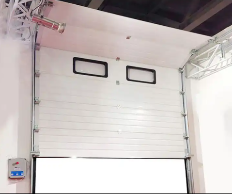 Porte sezionali commerciali insonorizzate per caserme dei pompieri Porte sezionali industriali Porte sezionali in acciaio formate automaticamente
