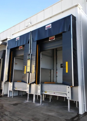 Sistema di carico regolabile in acciaio zincato per portoni industriali, soluzione durevole per aree di carico magazzino