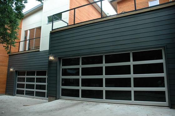 Aperture di alluminio a piena vista espelse dell'ampia luce delle porte del garage della struttura per la villa