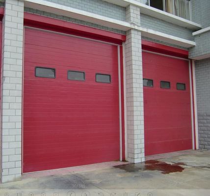 Porte sezionali industriali di uso della caserma dei pompieri, automatico d'acciaio sezionale delle porte formato 