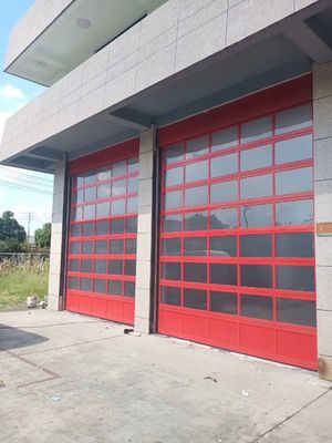 Classe sezionale di alluminio 3 di resistenza al vento della porta di area logistica di caricamento del garage di vetro industriale del porto 40mm per la caserma dei pompieri