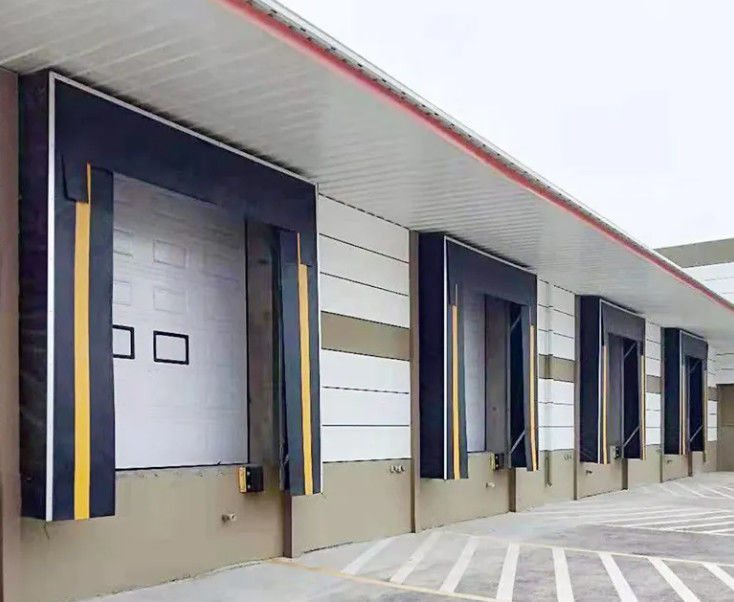 Rifugio a stagno gonfiabile con facile installazione eccellente resistenza ai raggi UV / alle intemperie Porta di deposito freddo per alimenti