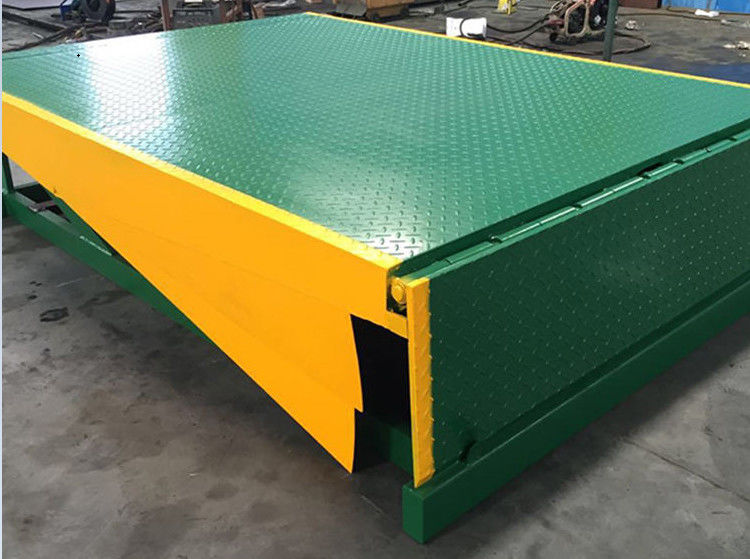Livellatore di stazione di carico personalizzabile con caratteristiche di sicurezza Controlli meccanici in loco Installazione di container stazione di carico carrello elevatore