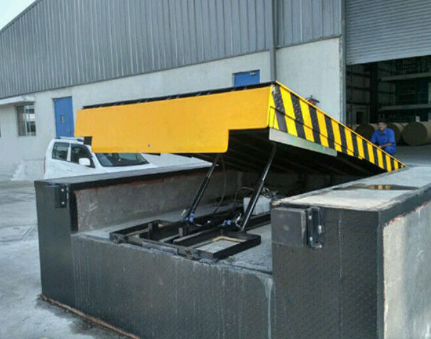 10000-20000 libbre di carico Dock Levelers Ferri di sicurezza in acciaio galvanizzato e barre sul sito di assemblaggio