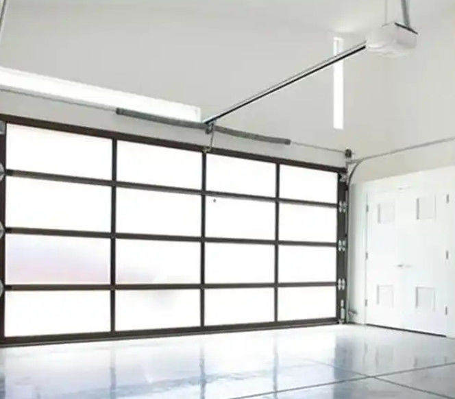 Ottimo isolamento resistenza all'acqua classe 3 vetro trasparente porta di garage sezionale stile di design moderno