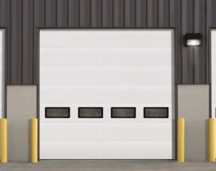 Porte sezionali industriali per stazioni di vigili del fuoco con tecnologia a forma automatica e resistente al vento