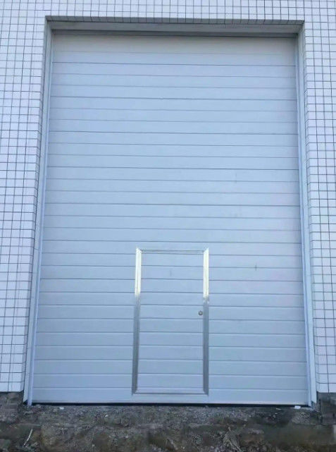 Porta a cielo aperto sezionale di soglia in alluminio spessore 50 mm-80 mm isolato flap isolato personalizzato pannello di sollevamento verticale utilizzato